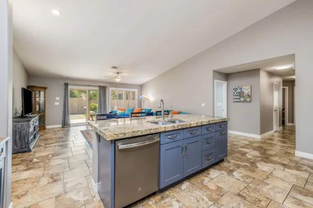 Photo of Kitchen in Mountain Park Ranch