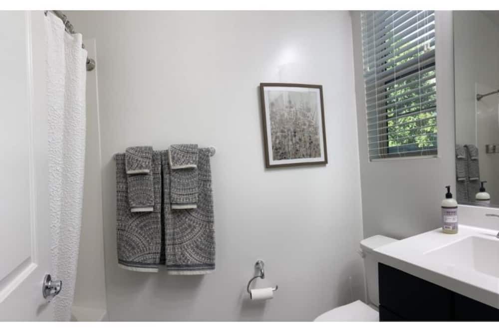 Photo of Bathroom in Vistancia