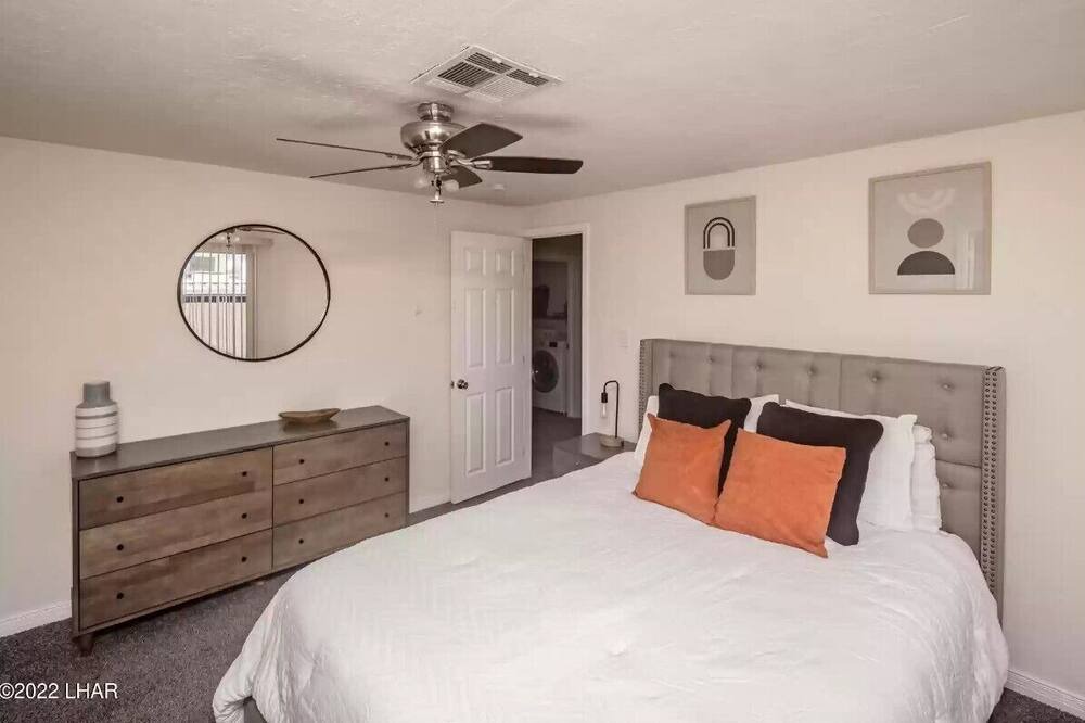 Photo of Bedroom in Desert Hills