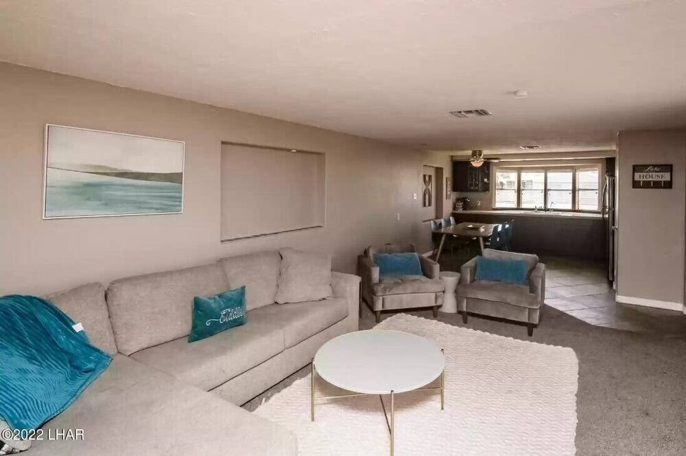 Photo of Livingroom in Desert Hills