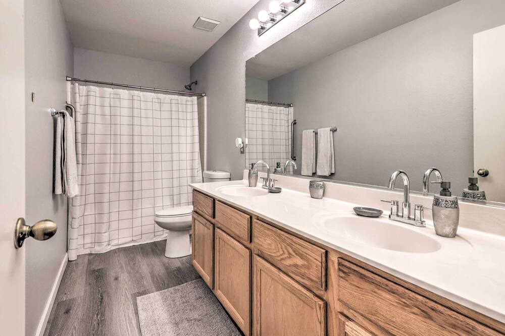Photo of Bathroom in South Mountain