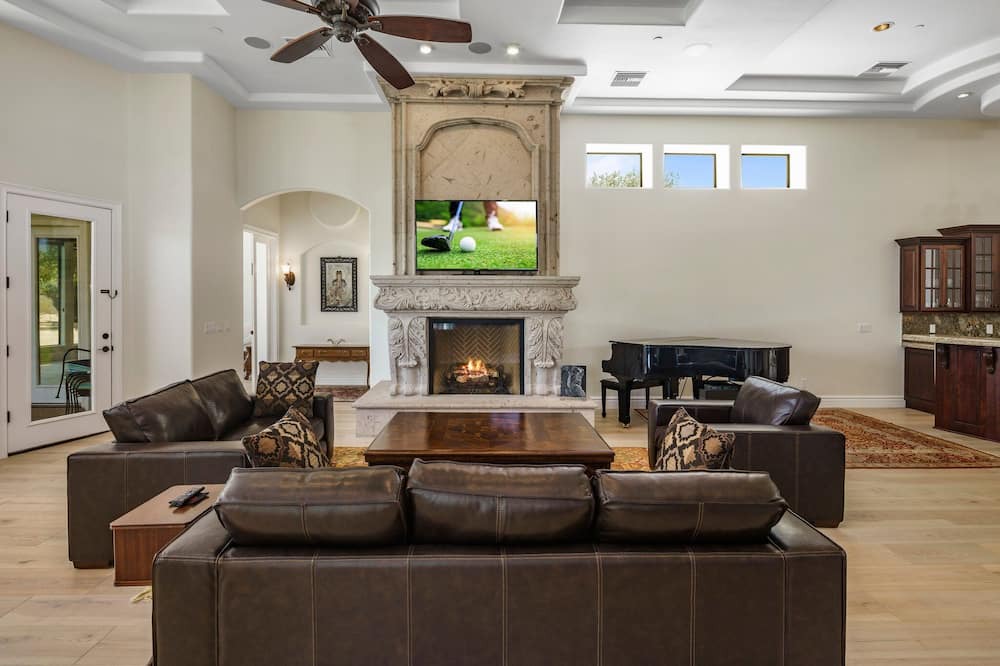 Photo of Livingroom in Country Club Acres