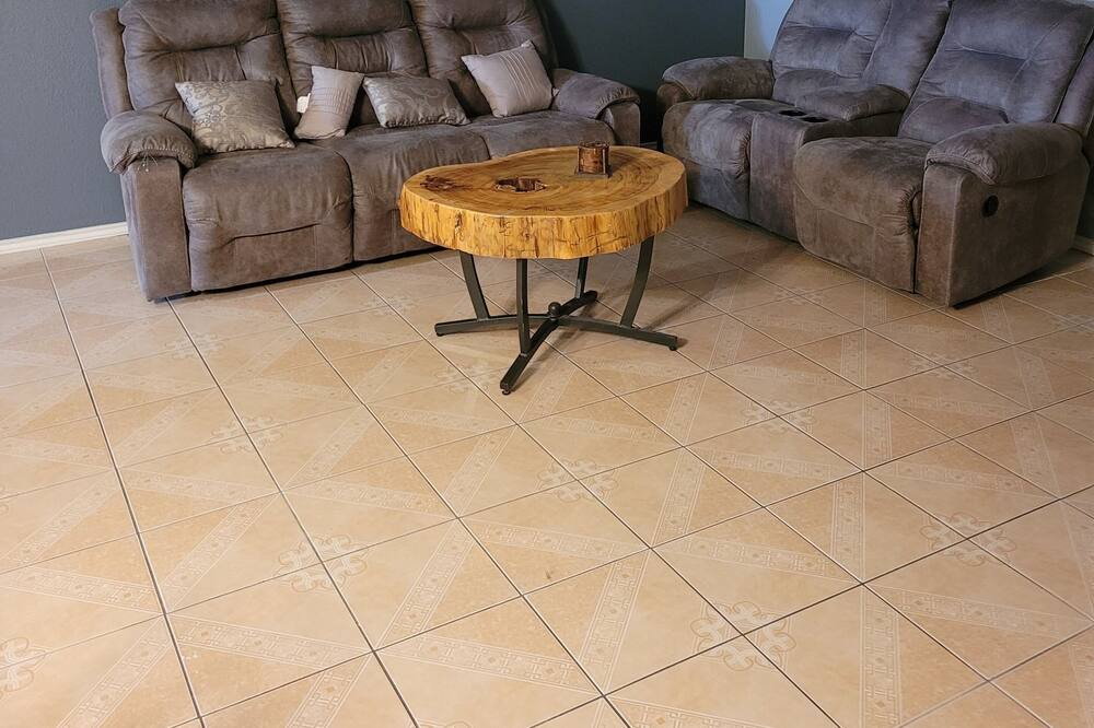 Photo of Livingroom in Alton
