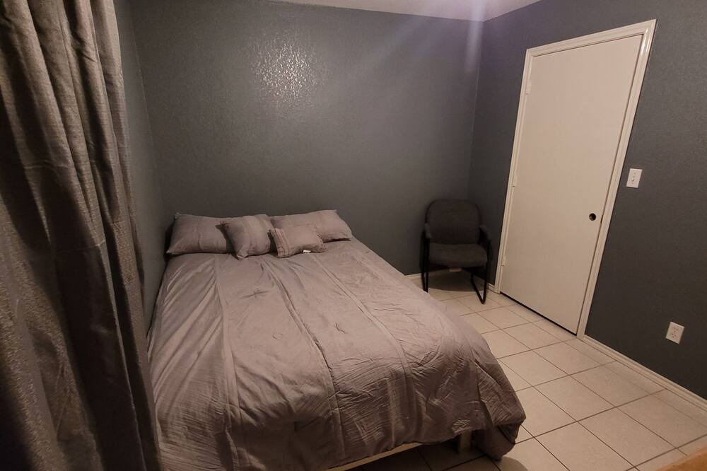 Photo of Bedroom in Alton