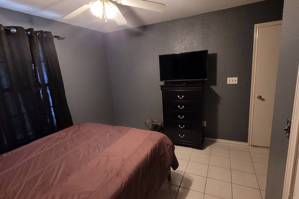 Photo of Bedroom in Alton