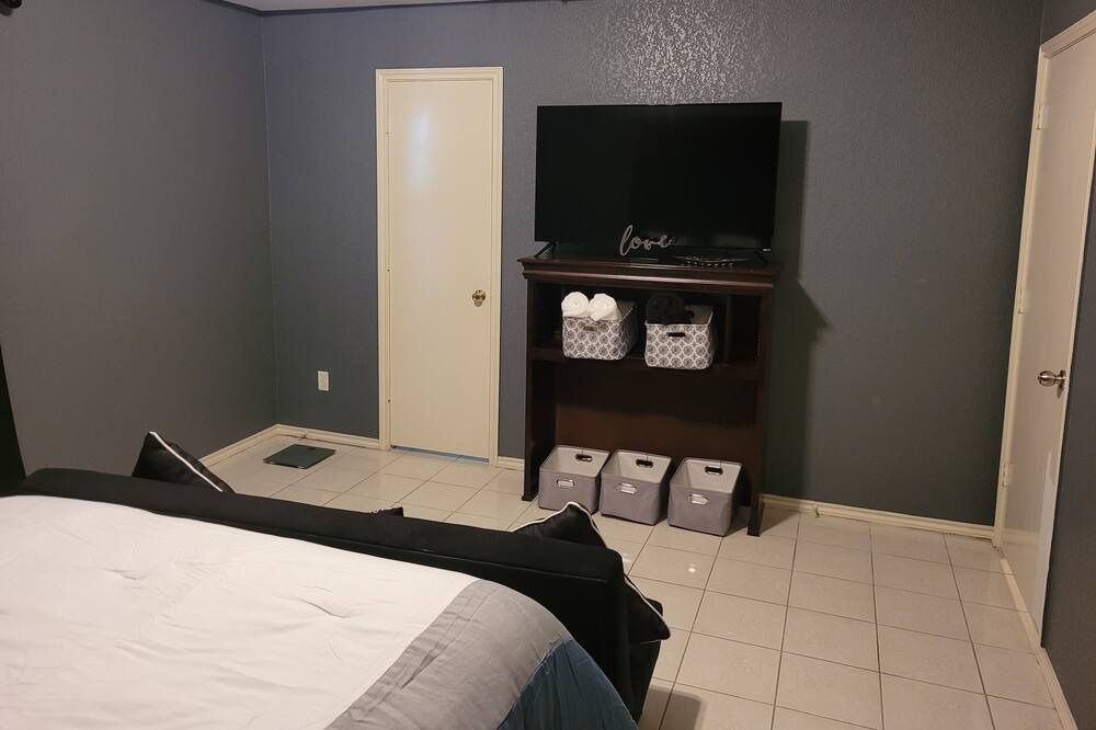 Photo of Bedroom in Alton