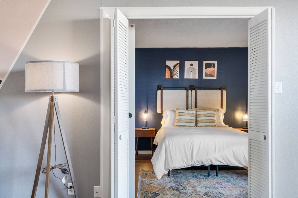 Photo of Bedroom in Entertainment District