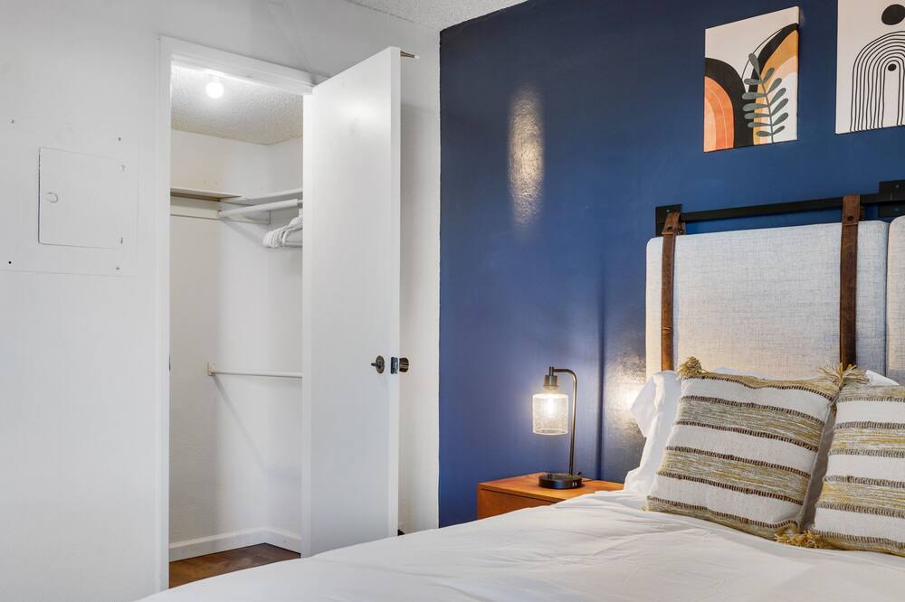 Photo of Bedroom in Entertainment District