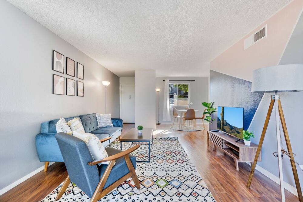 Photo of Livingroom in Entertainment District