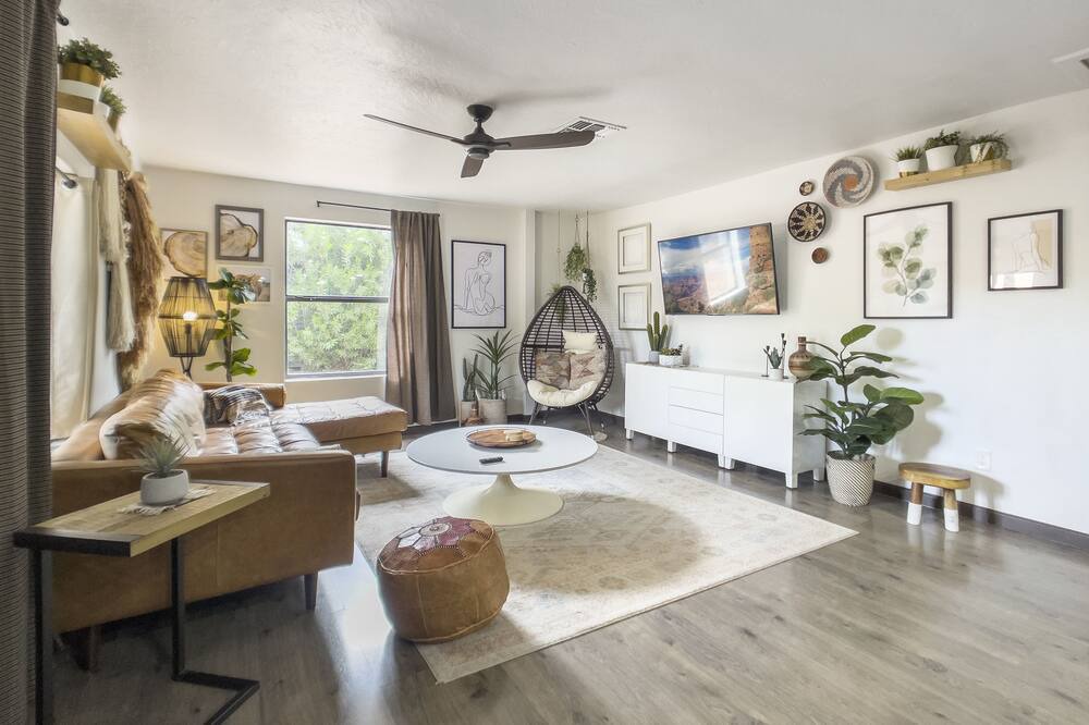 Photo of Livingroom in Melrose District