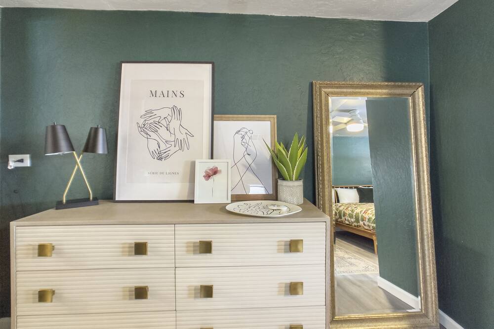 Photo of Bedroom in Melrose District