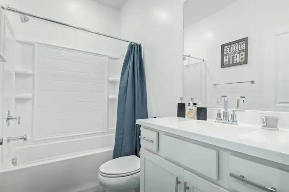 Photo of Bedroom in Montecito in Estrella