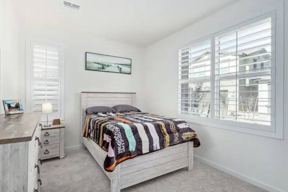 Photo of Bedroom in Montecito in Estrella