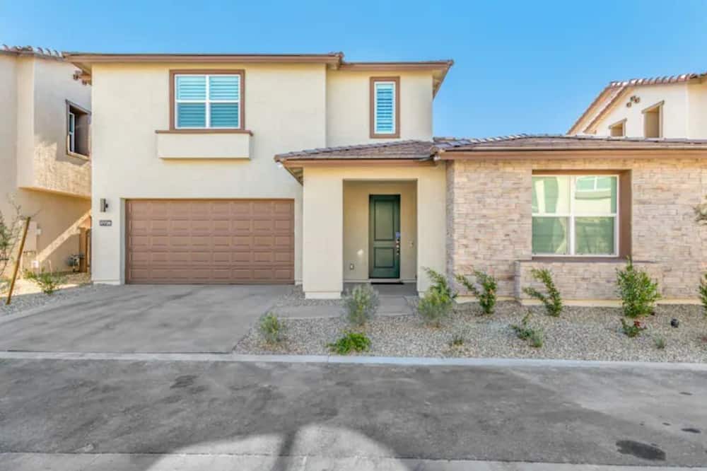Photo of Outdoor in Montecito in Estrella
