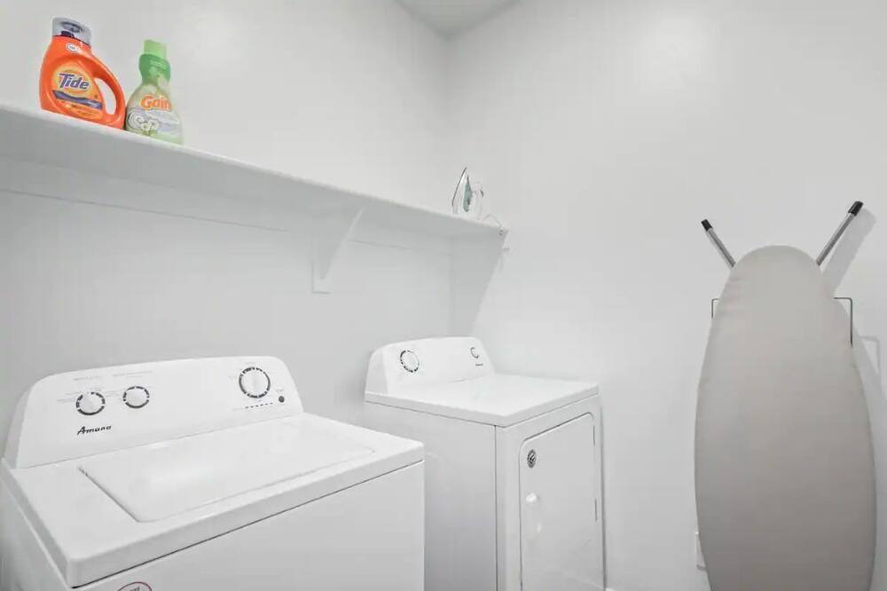 Photo of Bathroom in Montecito in Estrella