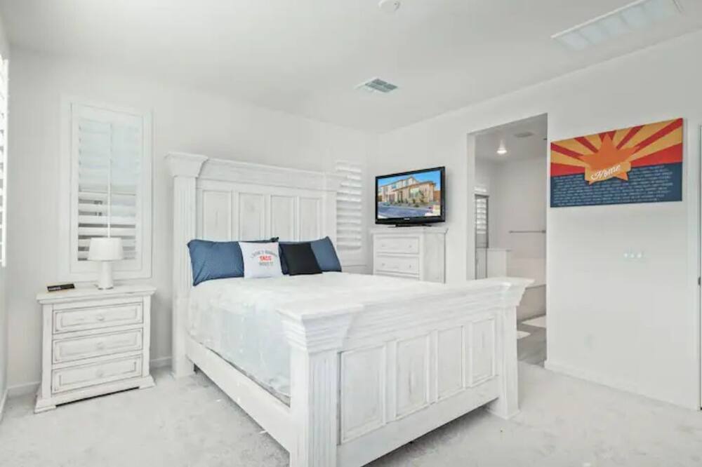 Photo of Bedroom in Montecito in Estrella