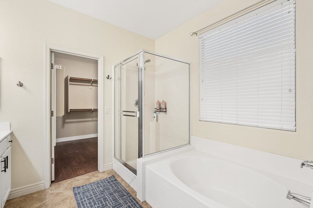 Photo of Bathroom in Rovey Farm Estates
