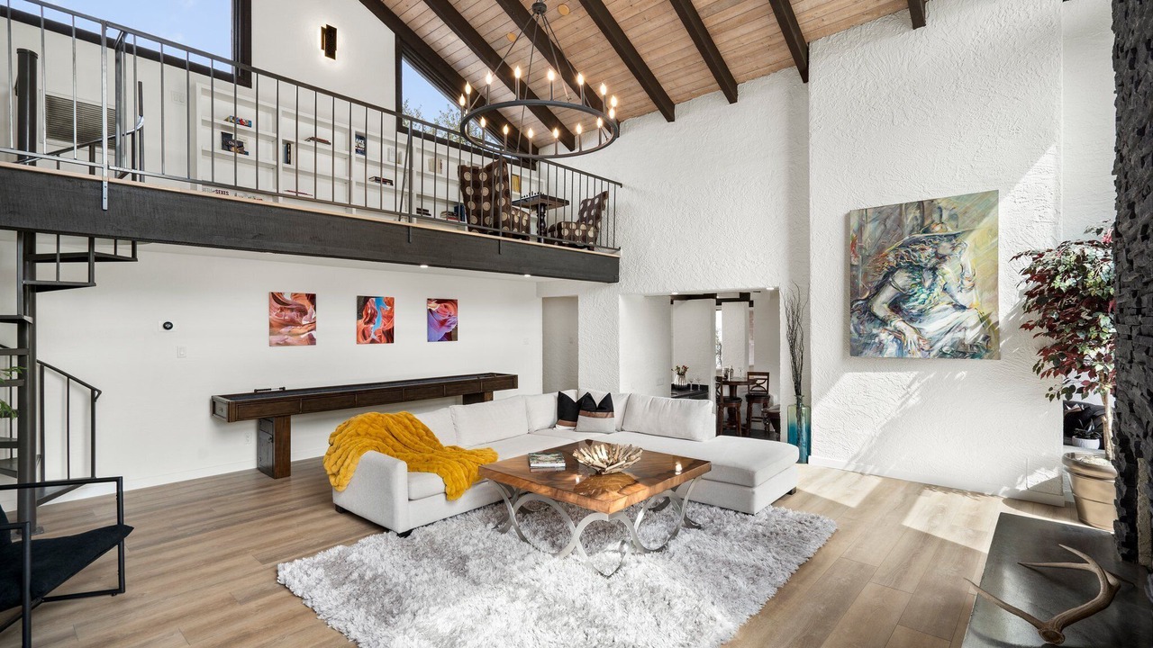 Photo of Livingroom in Moon Valley