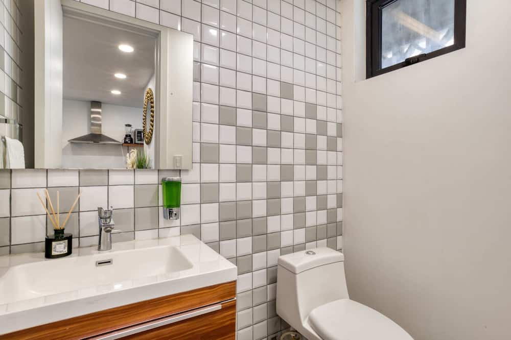 Photo of Bathroom in Avenida Revolucion