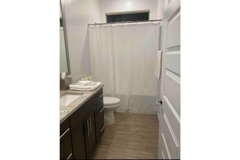 Photo of Bathroom in Sunset Farms