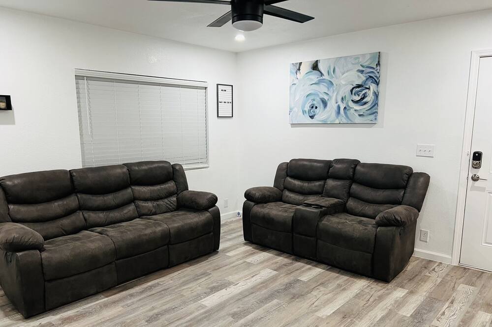 Photo of Livingroom in Eloy