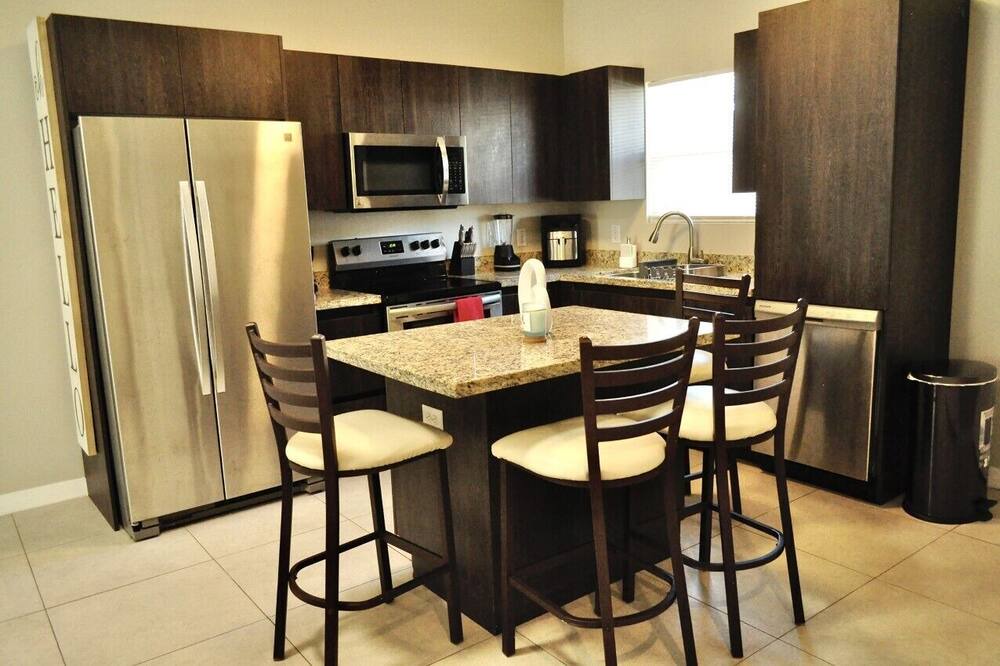 Photo of Kitchen in Edinburg