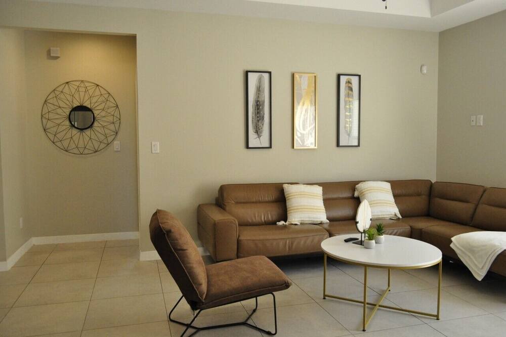 Photo of Livingroom in Edinburg