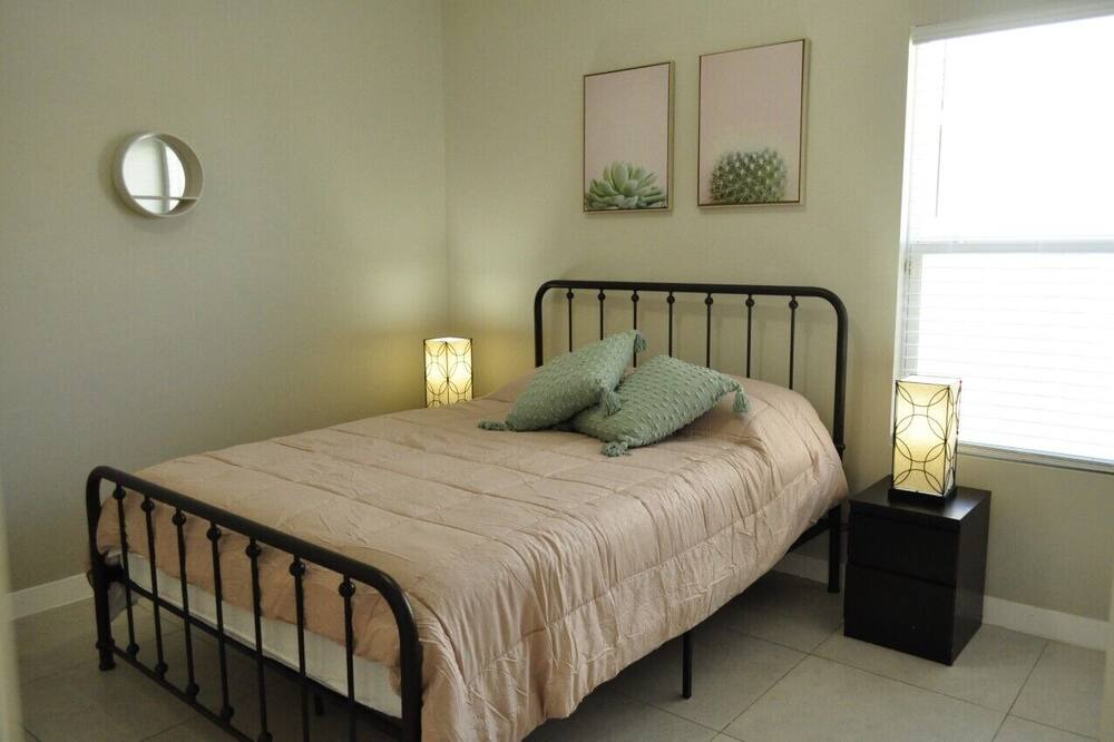 Photo of Bedroom in Edinburg