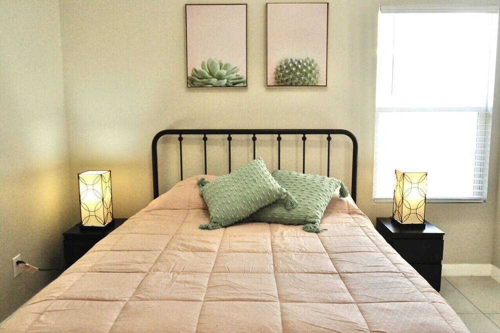 Photo of Bedroom in Edinburg