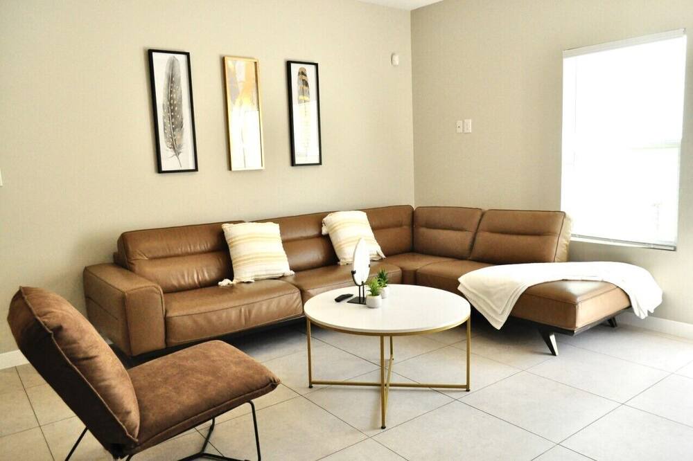 Photo of Livingroom in Edinburg