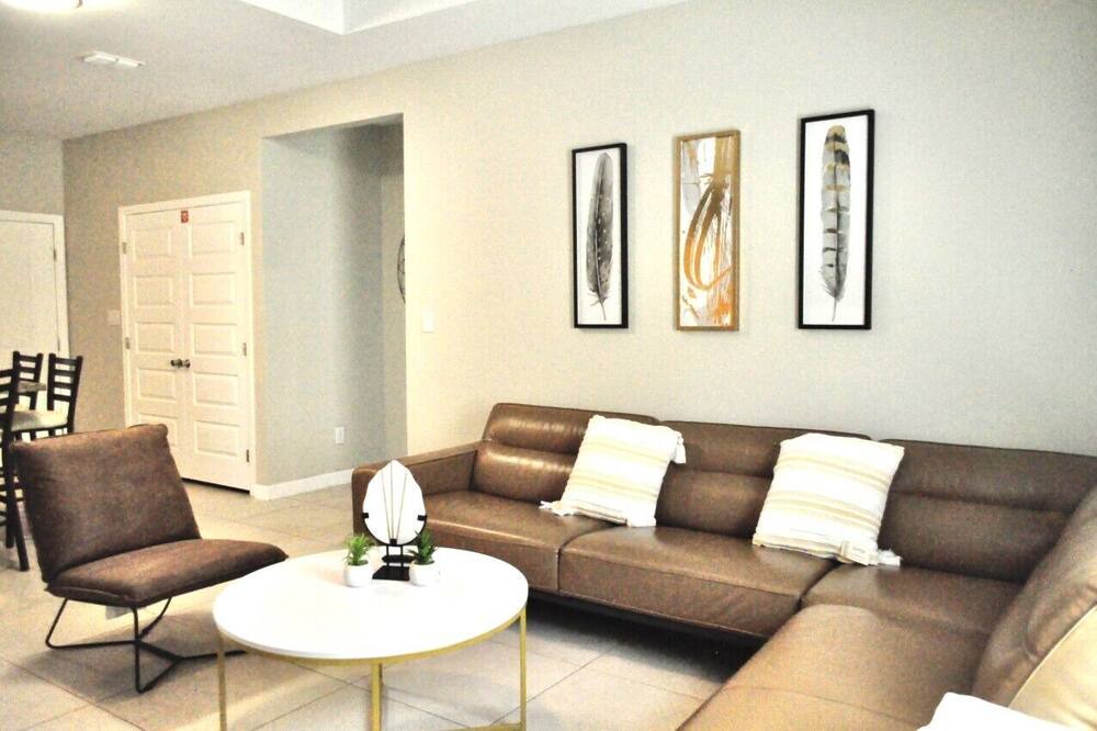 Photo of Livingroom in Edinburg
