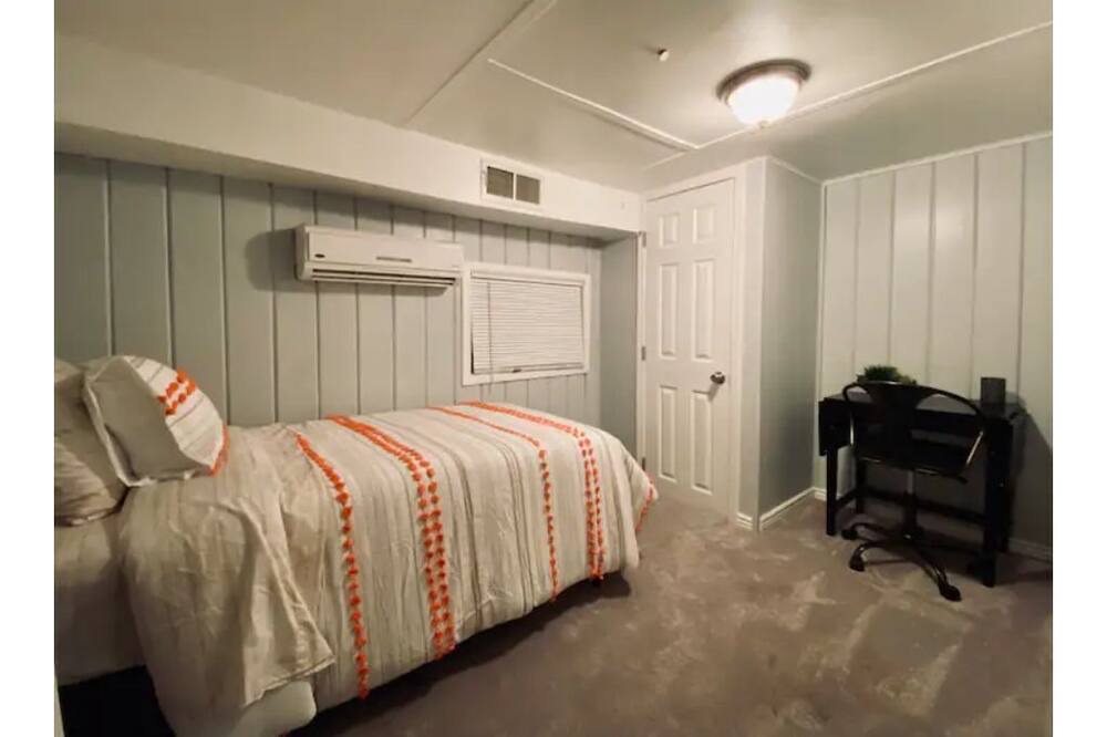 Photo of Bedroom in Garfield