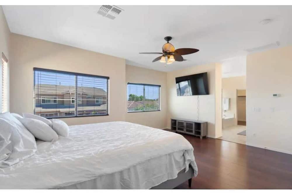 Photo of Bedroom in Rovey Farm Estates