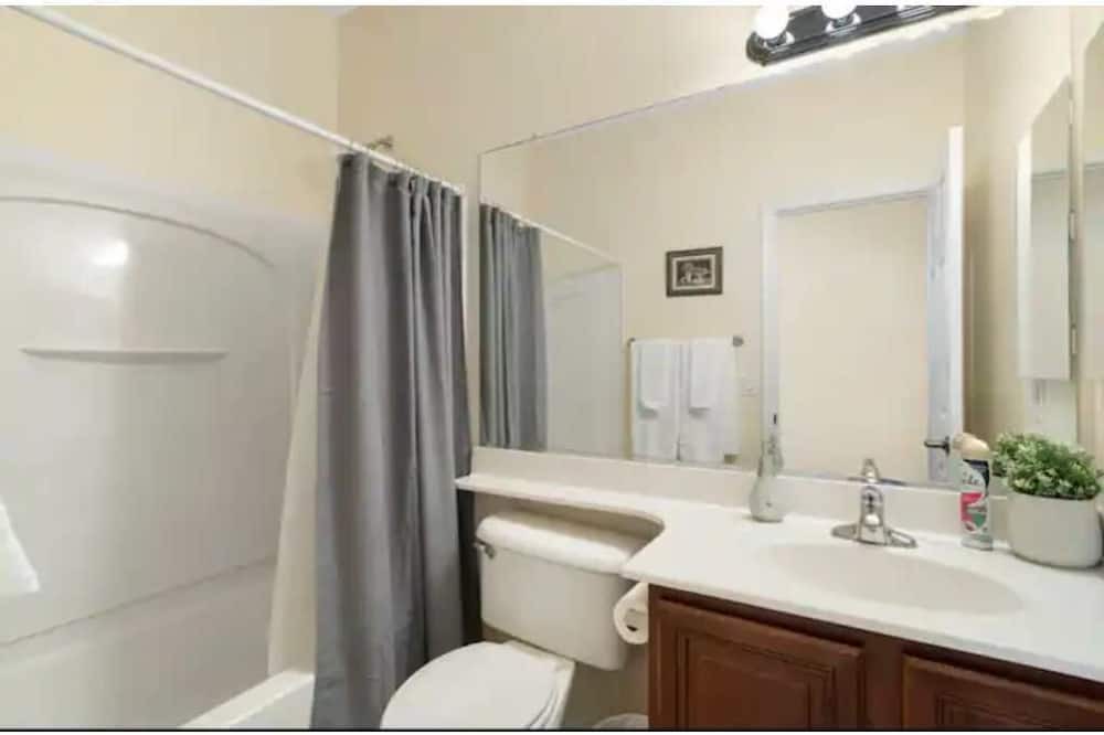 Photo of Bathroom in Rovey Farm Estates