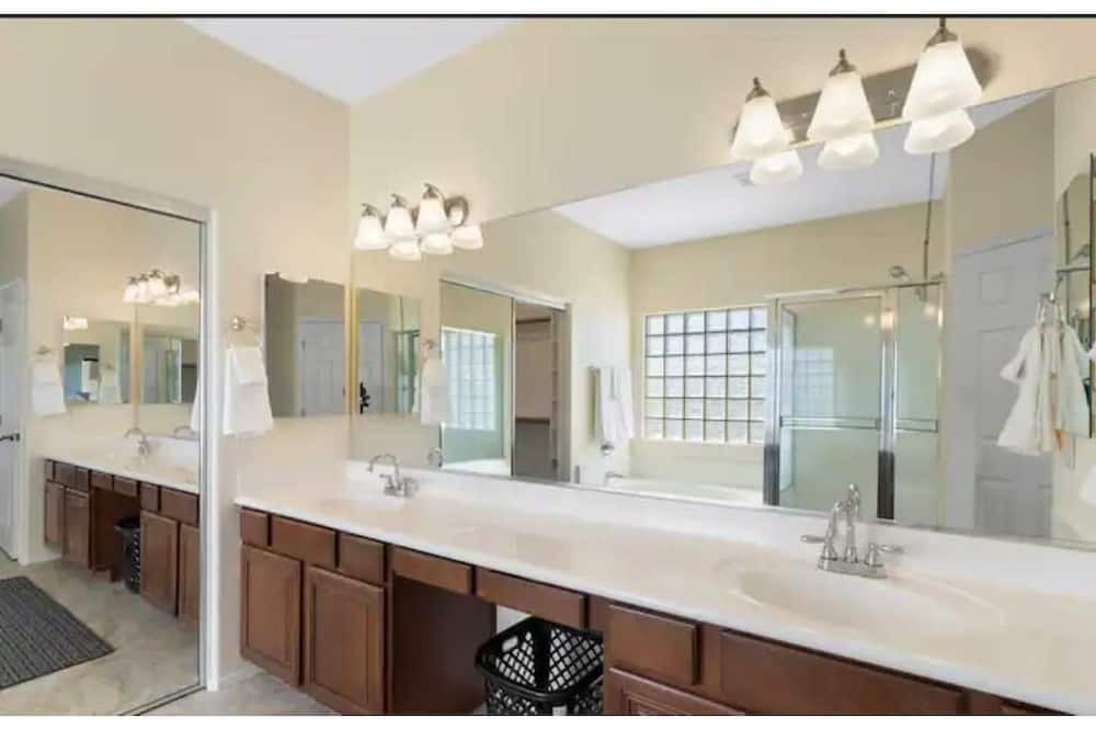 Photo of Bathroom in Rovey Farm Estates