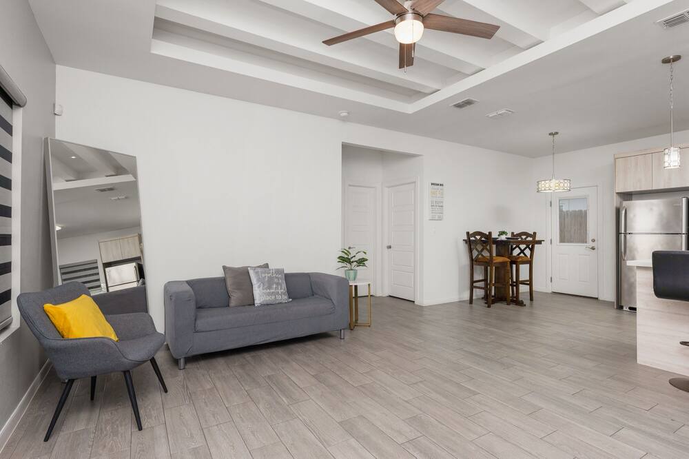 Photo of Livingroom in Pharr