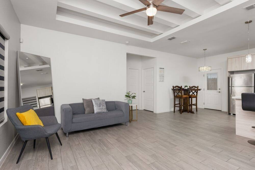 Photo of Livingroom in Pharr