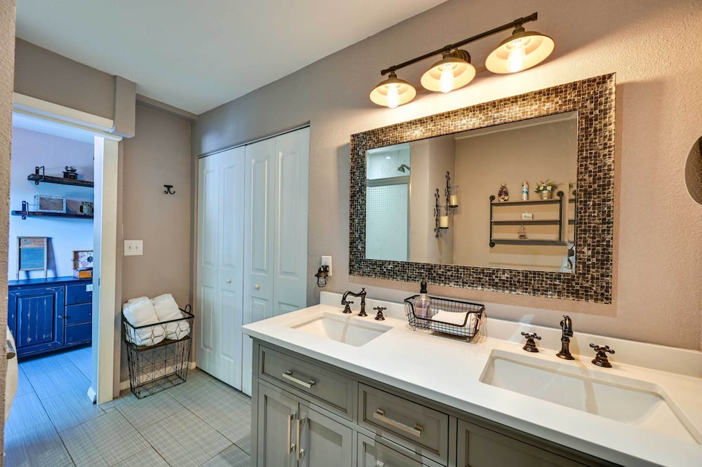 Photo of Bathroom in Somerton