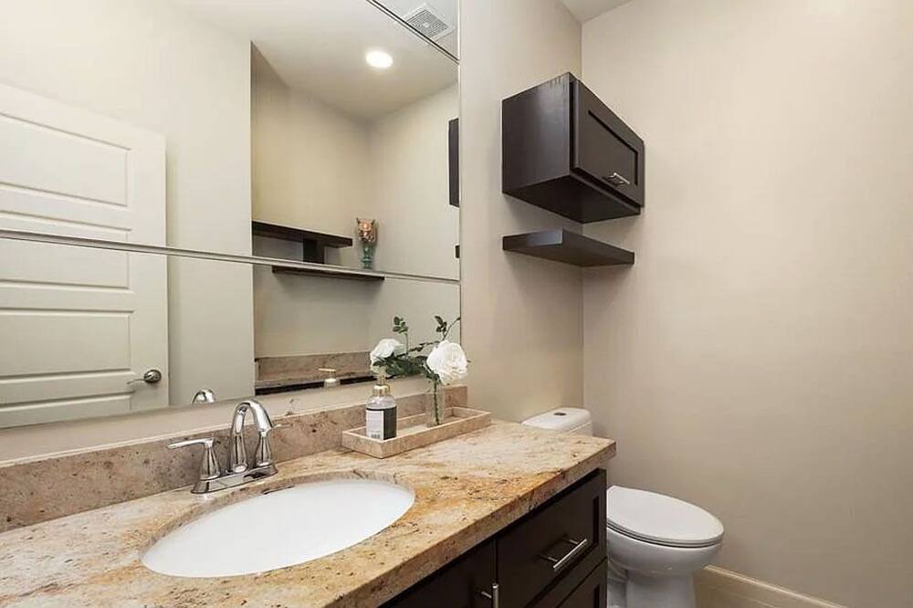 Photo of Bathroom in Brownsville