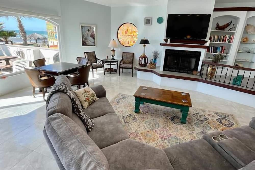 Photo of Livingroom in Primo Tapia