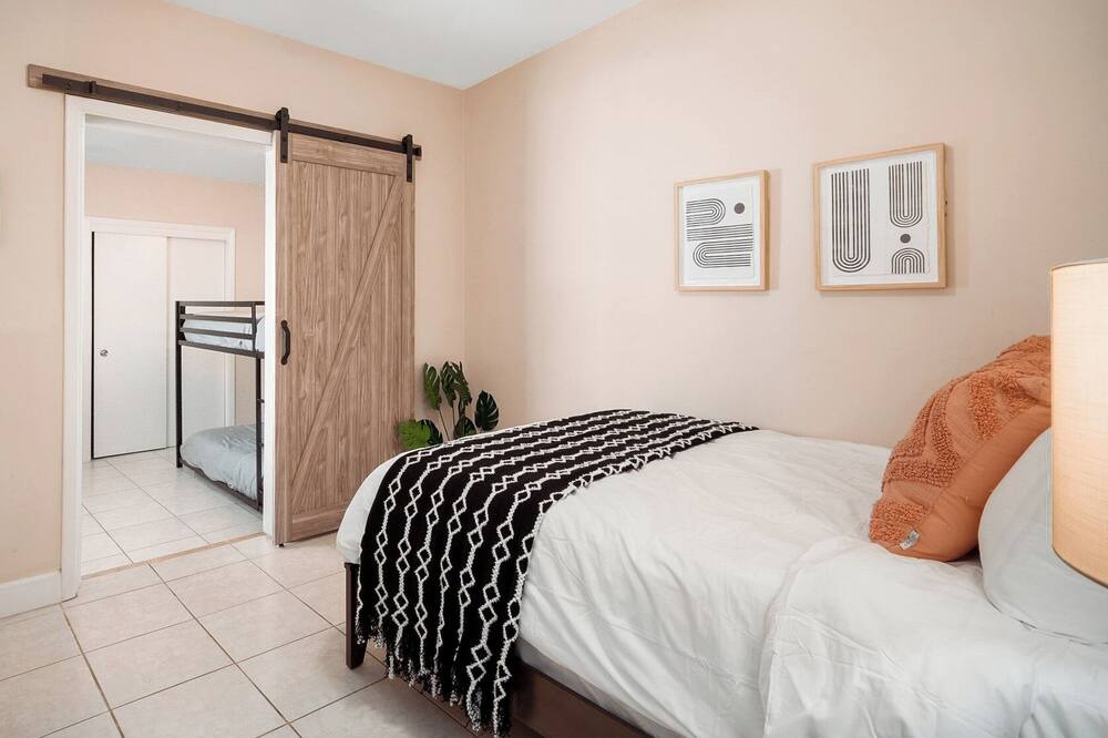 Photo of Bedroom in Entertainment District