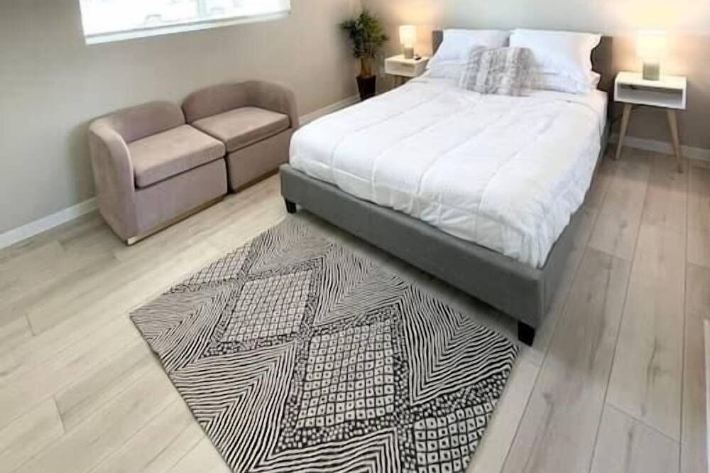Photo of Bedroom in New Papago Parkway