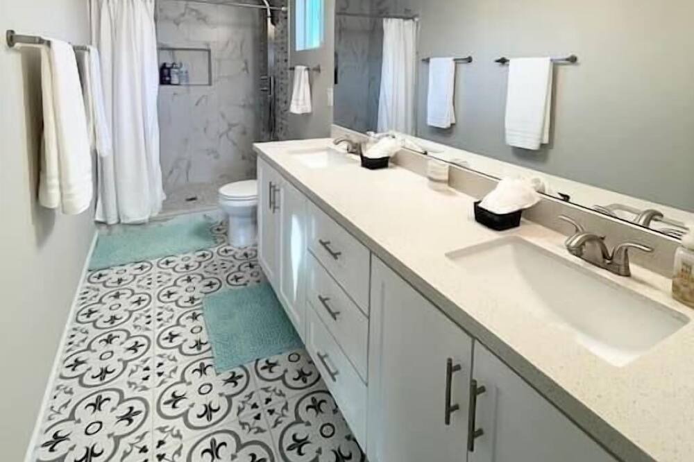 Photo of Bathroom in New Papago Parkway