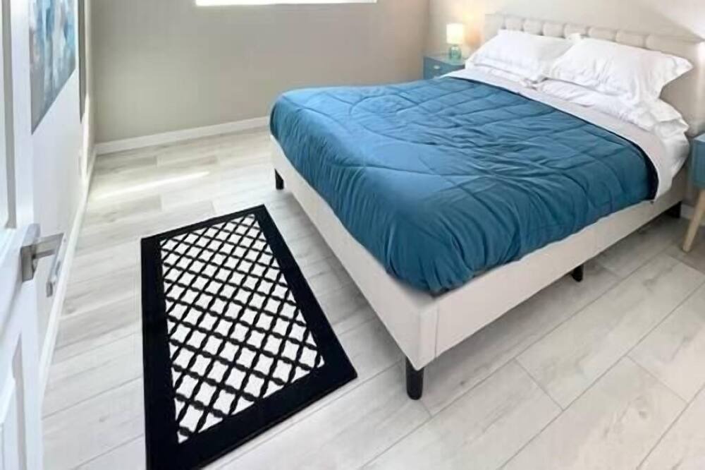 Photo of Bedroom in New Papago Parkway