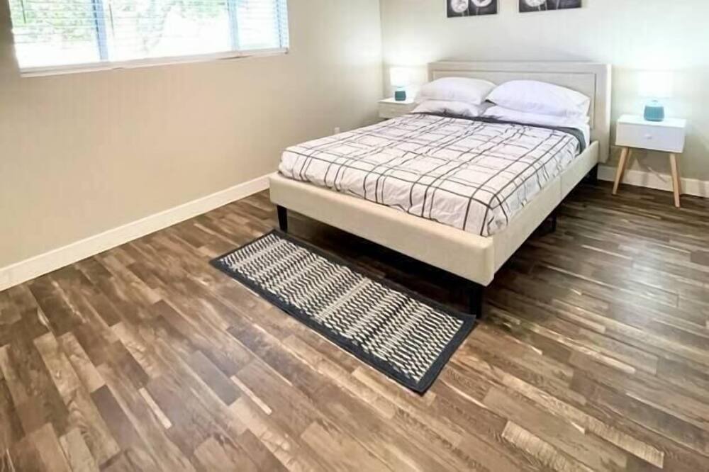Photo of Bedroom in New Papago Parkway