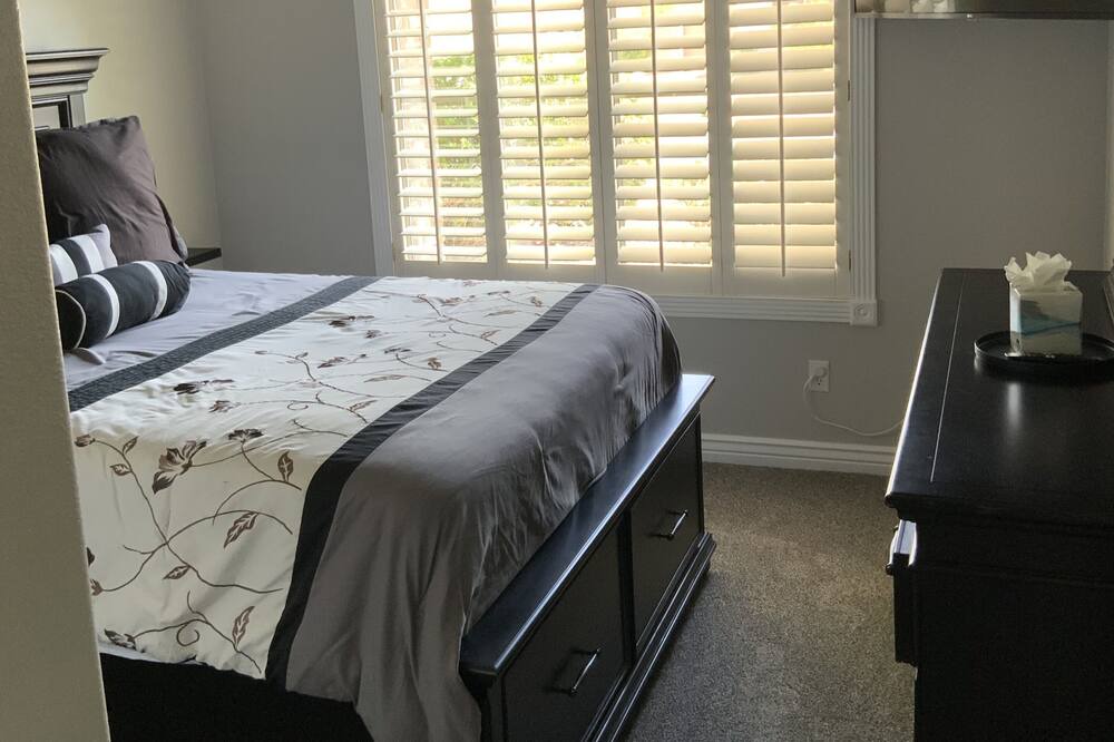 Photo of Bedroom in Rovey Farm Estates