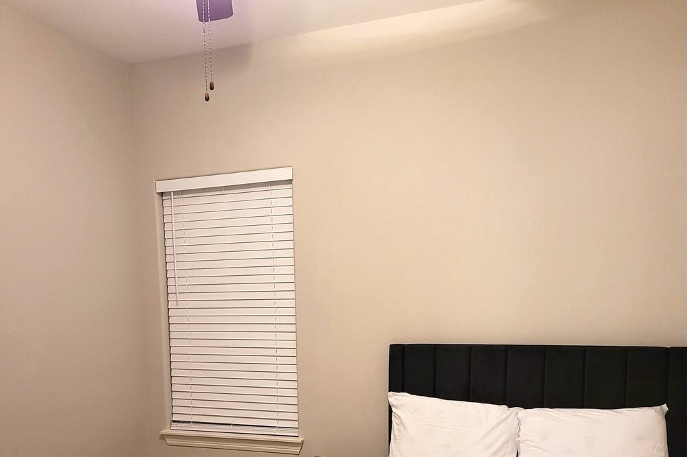 Photo of Bedroom in Alton