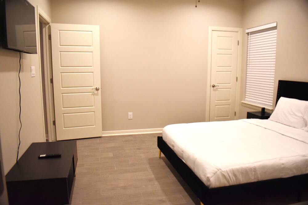 Photo of Bedroom in Alton