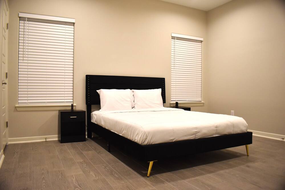 Photo of Bedroom in Alton