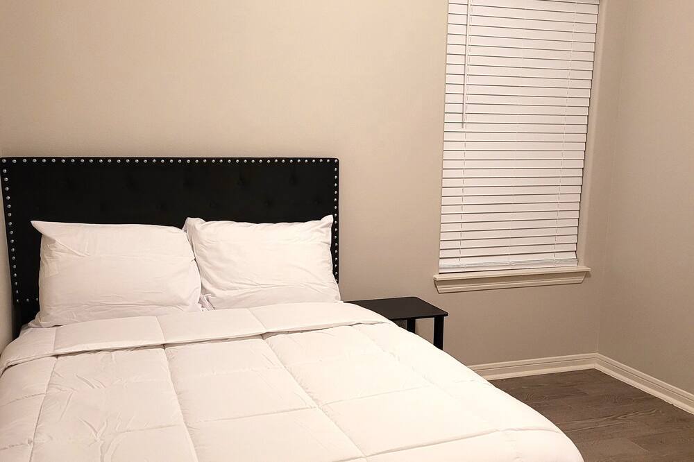 Photo of Bedroom in Alton